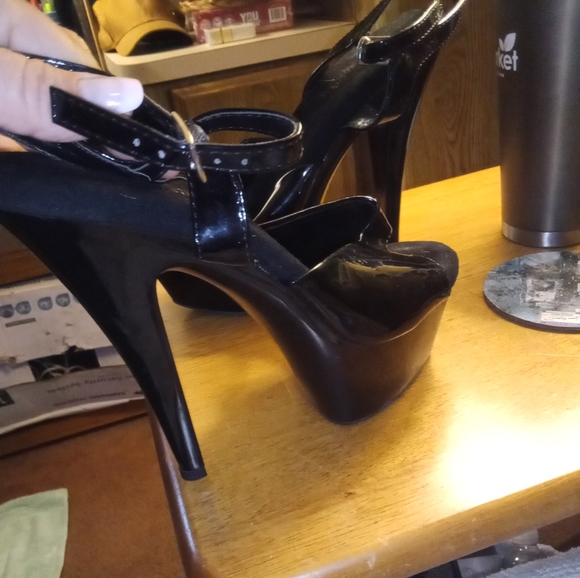 Size 8 black fantasy stelidos non slip grip new - Picture 1 of 5
